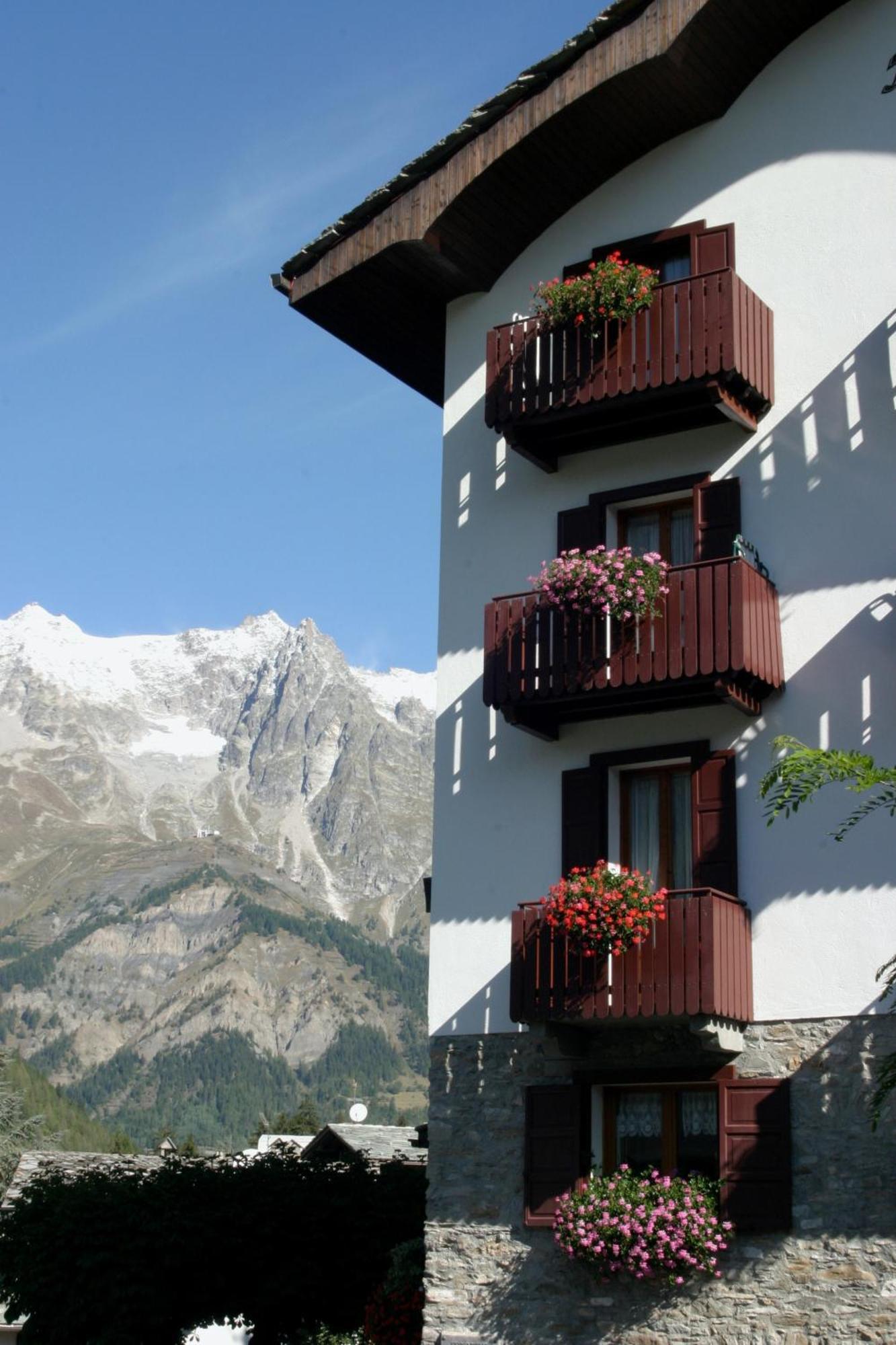 Hotel Berthod Courmayeur Exterior foto